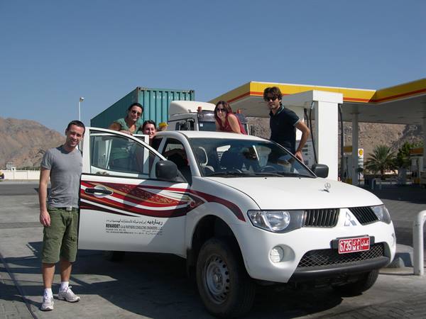 TUTTI A BORDO DEL PICK UP VERSO WADI SHAB