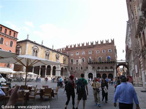 VERONA - PIAZZA DEI SIGNORI