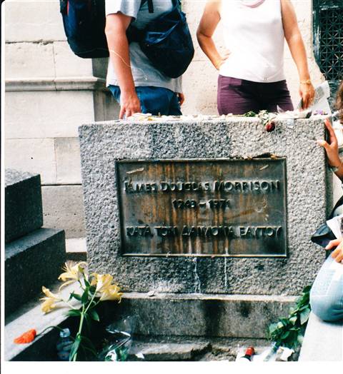 Pere la Chaise...tomba Jim Morrison