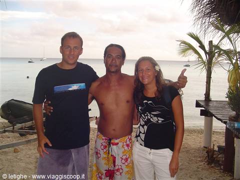 six passenger diving in rangiroa
