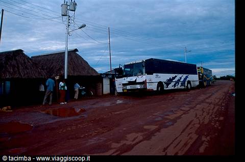 Rio Apure, in attesa del traghetto.