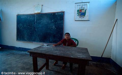 Scuola in un comunità sul rio Autana