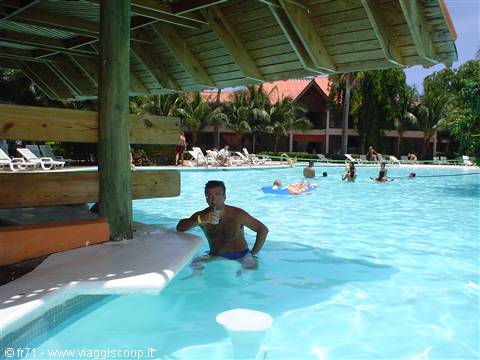 BAR IN PISCINA