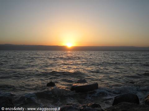 Tramonto sul mar morto