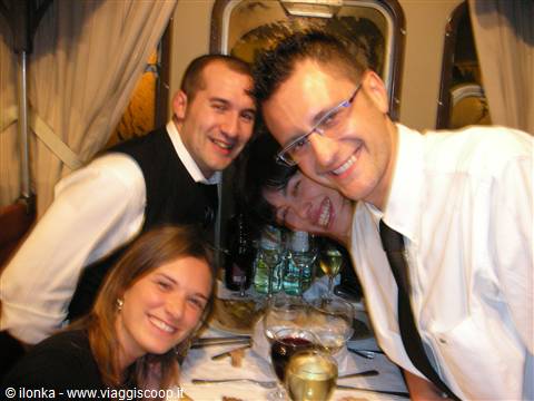foto di gruppo della tavolata