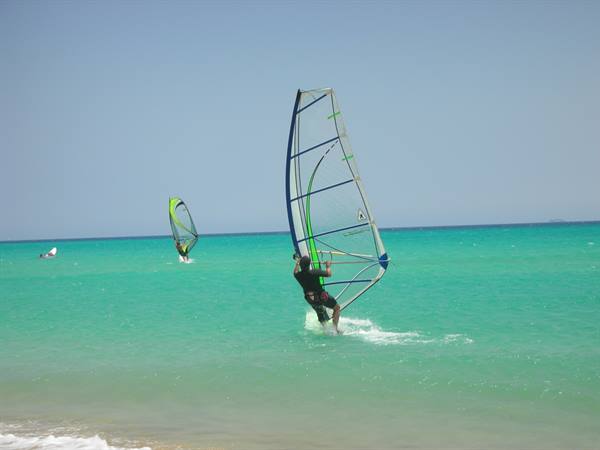 Windsurf a sotavento