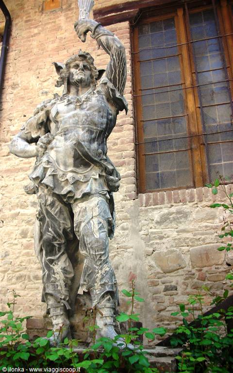 statua del borgo