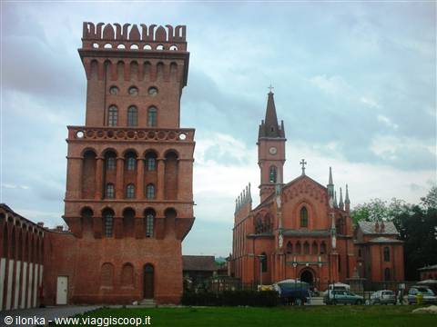 chiesa e torre del borgo