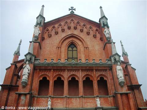 dettaglio parte superiore chiesa