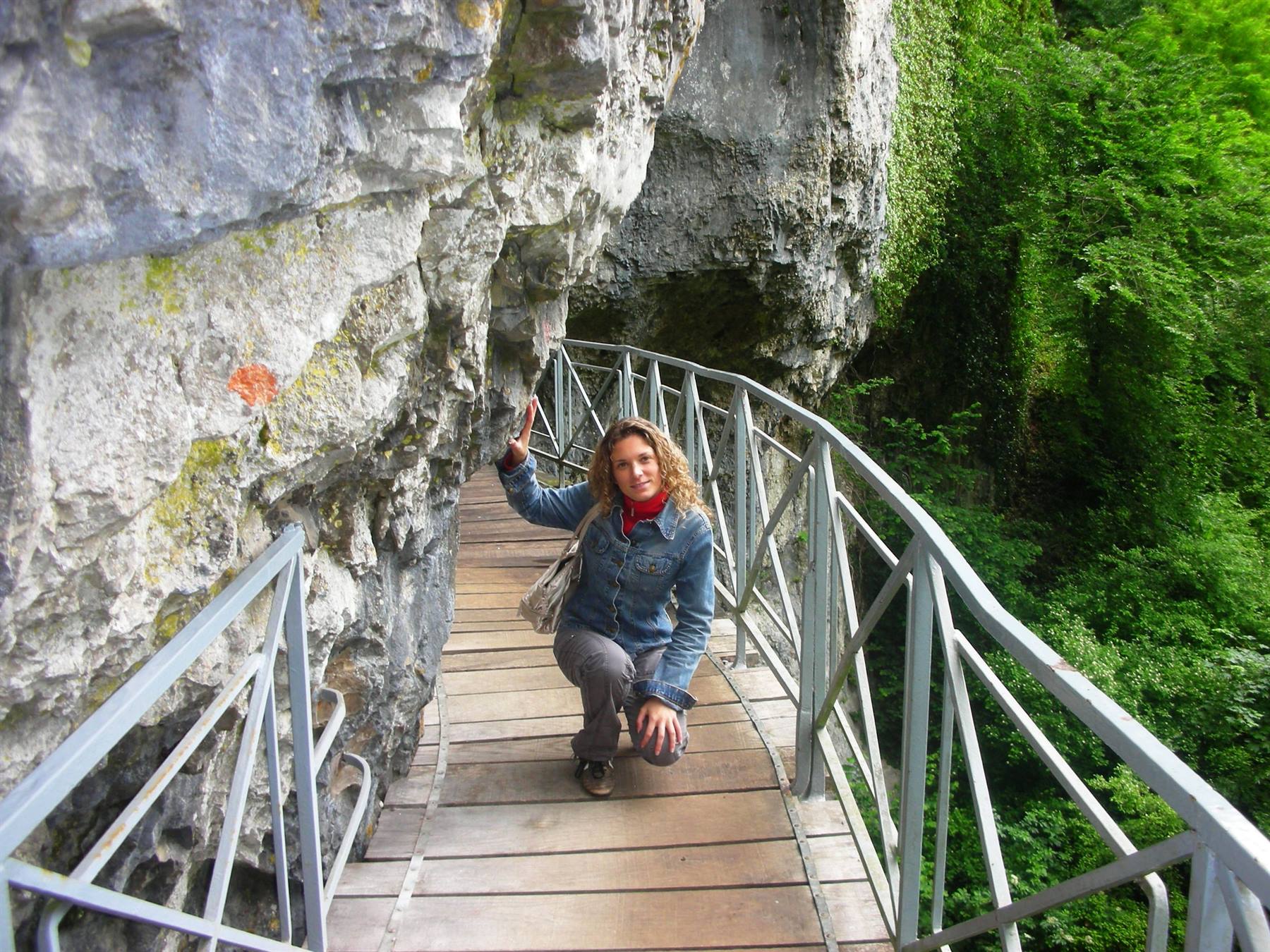 io all'entrata delle gole, passerella sospesa sul canyon