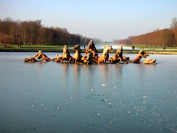 una delle piu belle fontane (gelate) di versailles