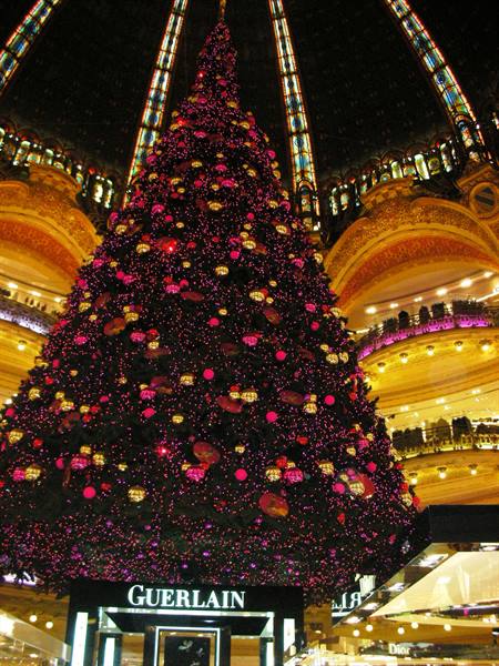 albero natalizio all'interno di galeries Lafayette