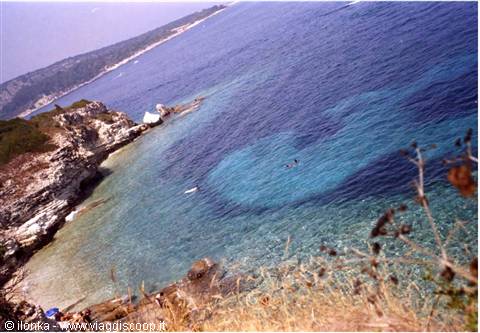 Spiaggia vicino a Gaios vista dalla strada