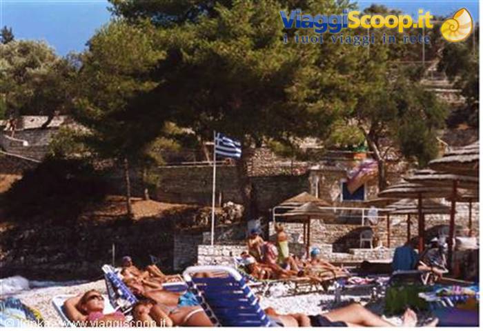 spiaggia organizzata del camping vicino a gaios.