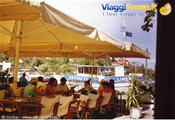 piazza principale di gaios, vista porto con battello per antipaxos