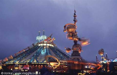 no comment, un coaster tra i pianeti dello spazio