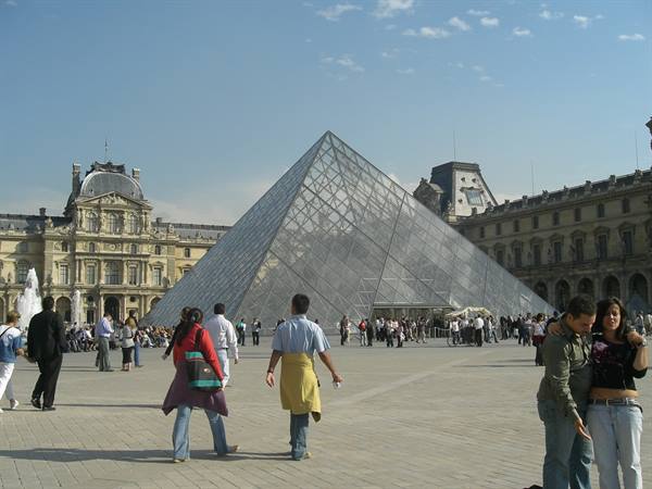 LOUVRE