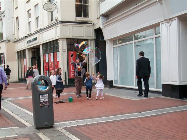Bolle di sapone in Grafton Street