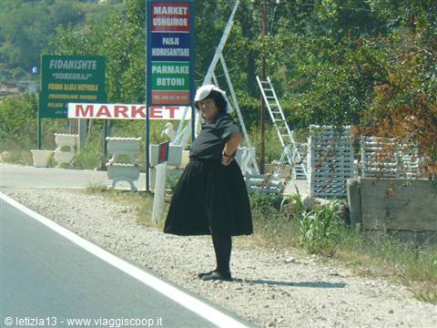Lungo le strade albanesi
