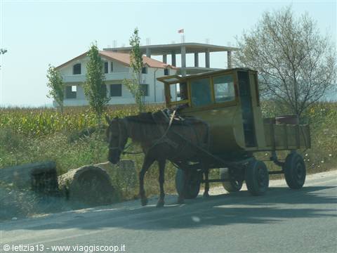 Lungo le strade albanesi - Mezzi Propri