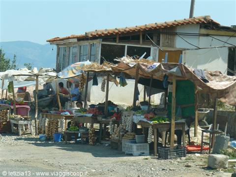 Lungo le strade albanesi 