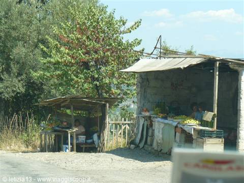 Lungo le strade albanesi