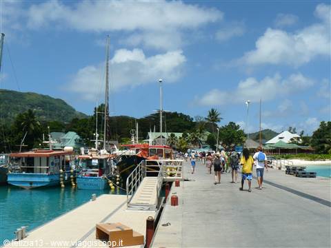 Sbarco a La Digue