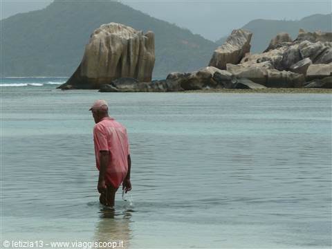 Pescatore ad Anse La Reunion