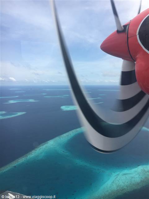 In volo sulle Maldive