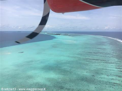 In volo sulle Maldive