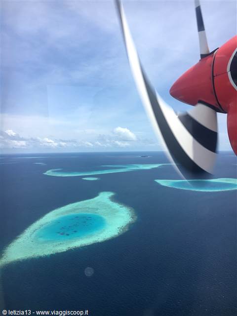 In volo sulle Maldive