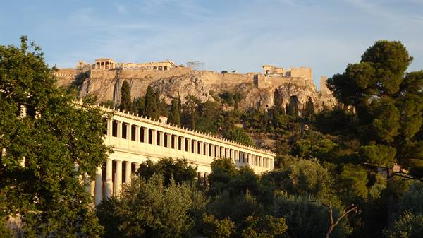 Atene al tramonto: l'Acropoli ci guarda dall'alto, emozione pura.