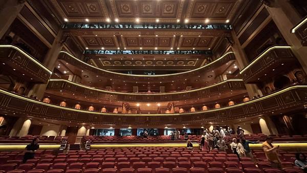 Meraviglia dorata: un teatro che custodisce sogni e applausi eterni.
