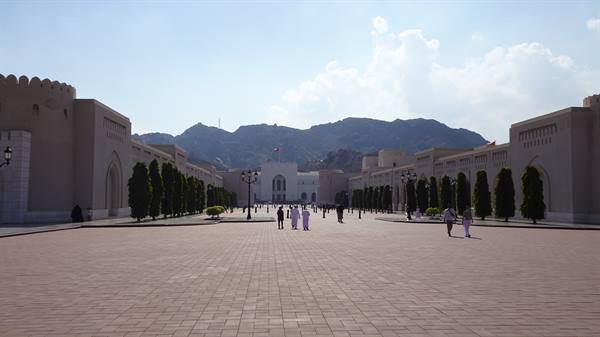 Passeggiando verso il palazzo, il cuore d'Oman mi ha conquistato.