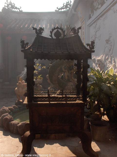 Hoi An: le case antiche, congregazioni e altari