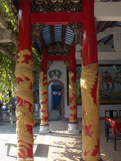 Hoi An: le case antiche, congregazioni e altari