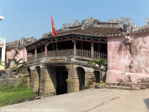 Hoi An: le case antiche, congregazioni e altari - IL PONTE GIAPPONESE