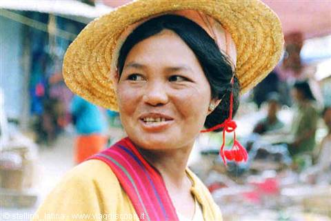 Kalaw, donna al mercato