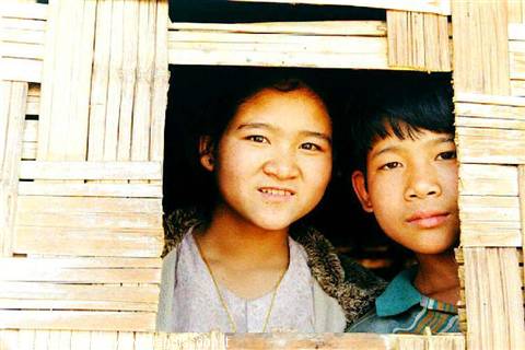 Lago Inle: bimbi incontrati durante il trekking