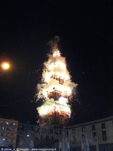 Il campanile in fiamme