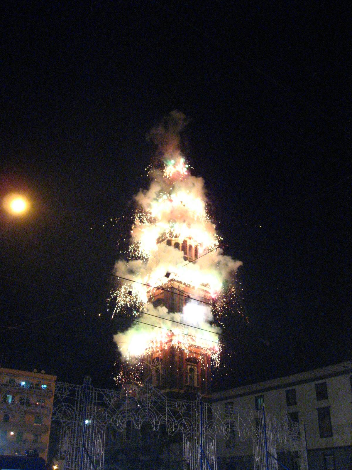 Il campanile in fiamme