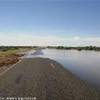 strada allagata nella zona attorno a Carnarvon AUSTRALIA 