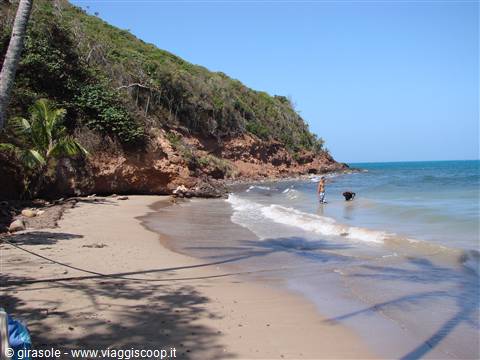 spiaggetta di Santa Catalina raggiungibile solo via mare