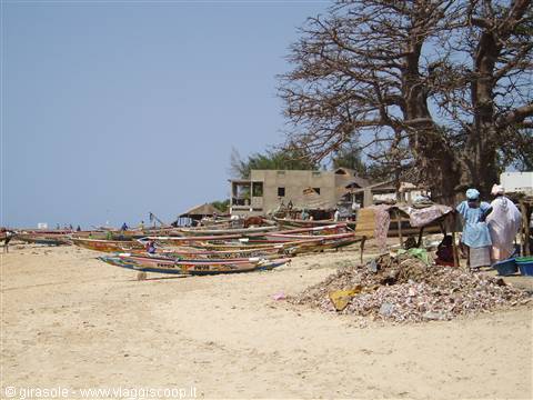 Villaggio di pescatori sulla spiaggia di Saly