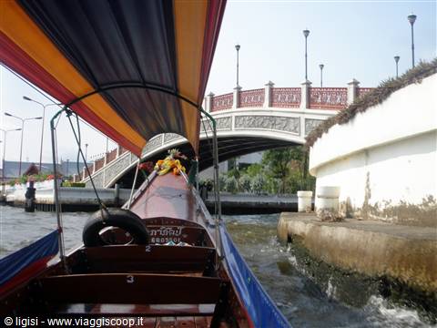 Bangkok in barca sui canali
