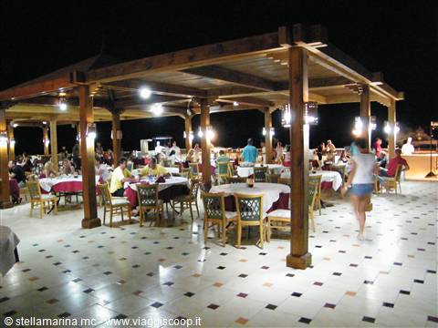 la sera si può tranquillamente mangiare sulla terrazza