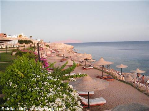 le spiagge e Tiran al tramonto