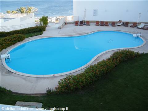 la piscina a disposizione del blocco camere 5204 ecc.