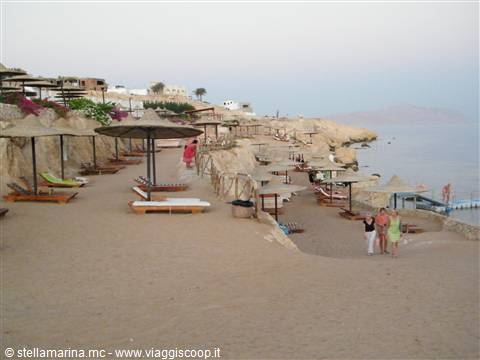 accesso alla spiaggia con il  pontile