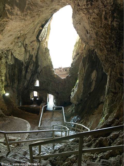Sopra il Castello di Predjama